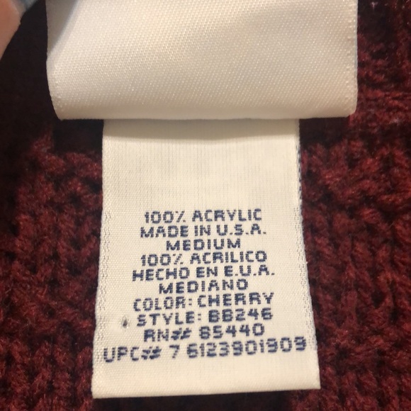 Beautiful maroon red Bobbie Brooks cable knit thick sweater. - Picture 7 of 8